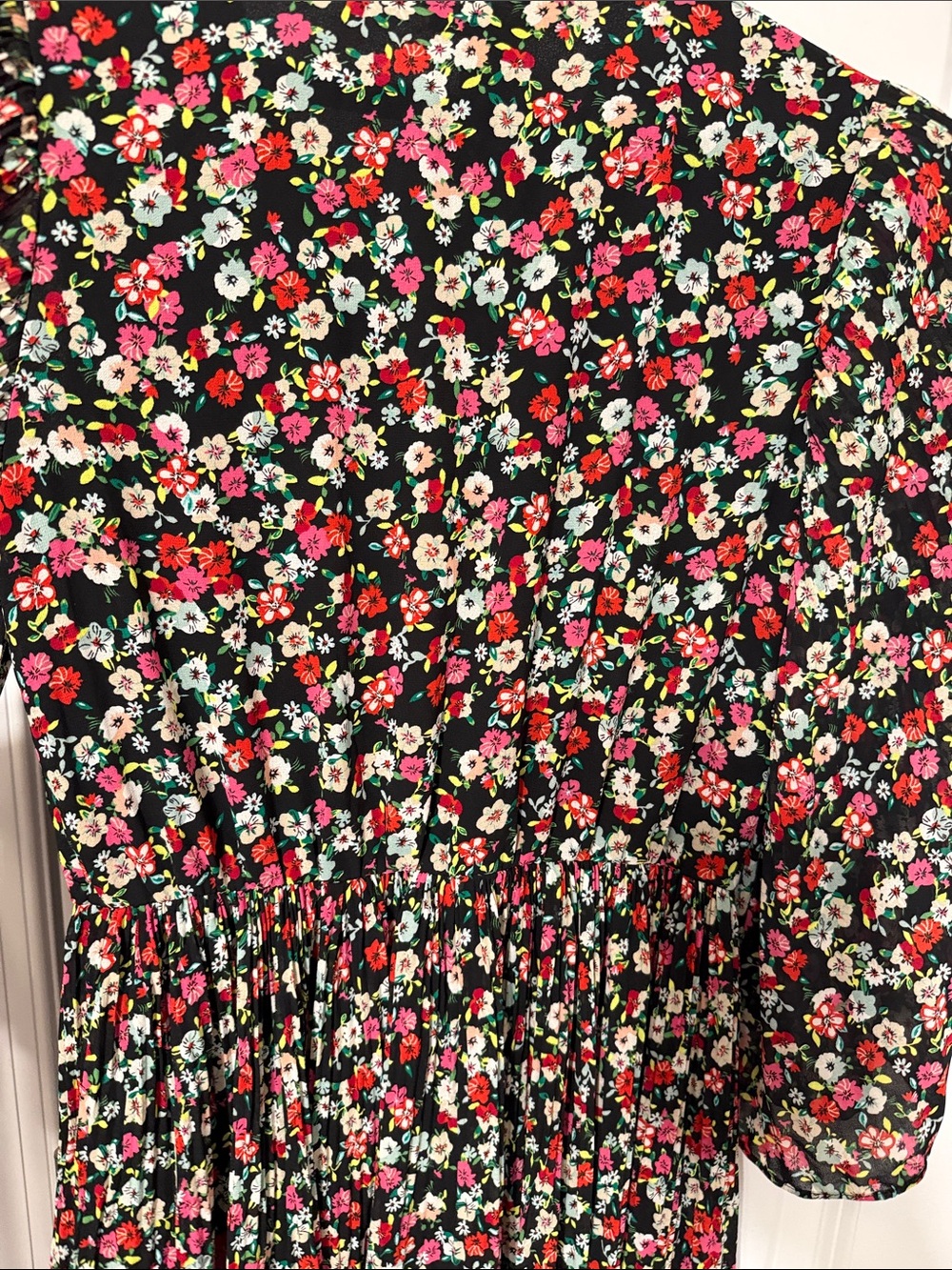 H&M Black Floral Pleated Midi Dress with Short Sleeves - Picture 7 of 8